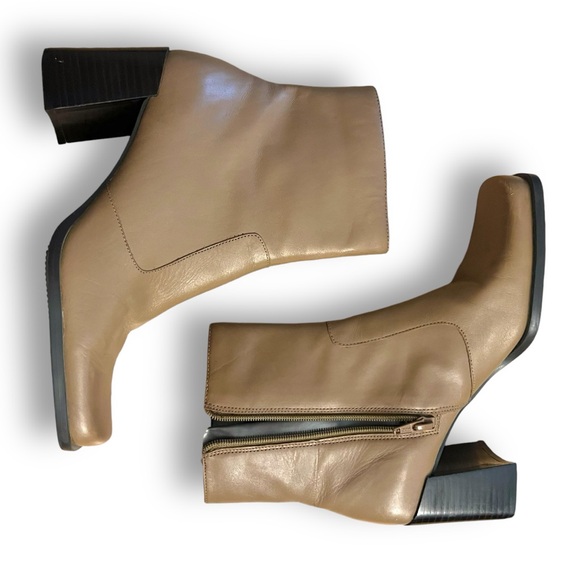 SOLD Tan Leather Square Toe Chunky Heel Ankle Boots 1990s 2000s Vintage Westies - Picture 2 of 9